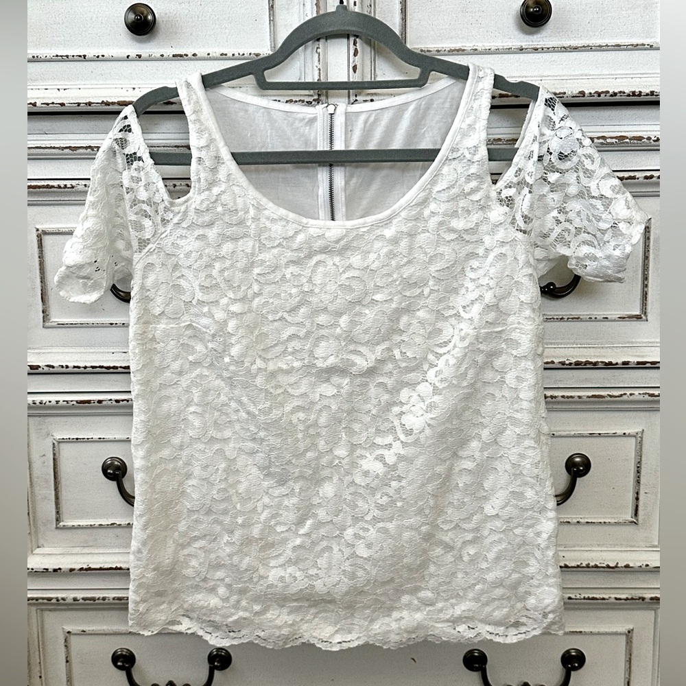 NY&CO White Lace Cold-Shoulder Top | Medium